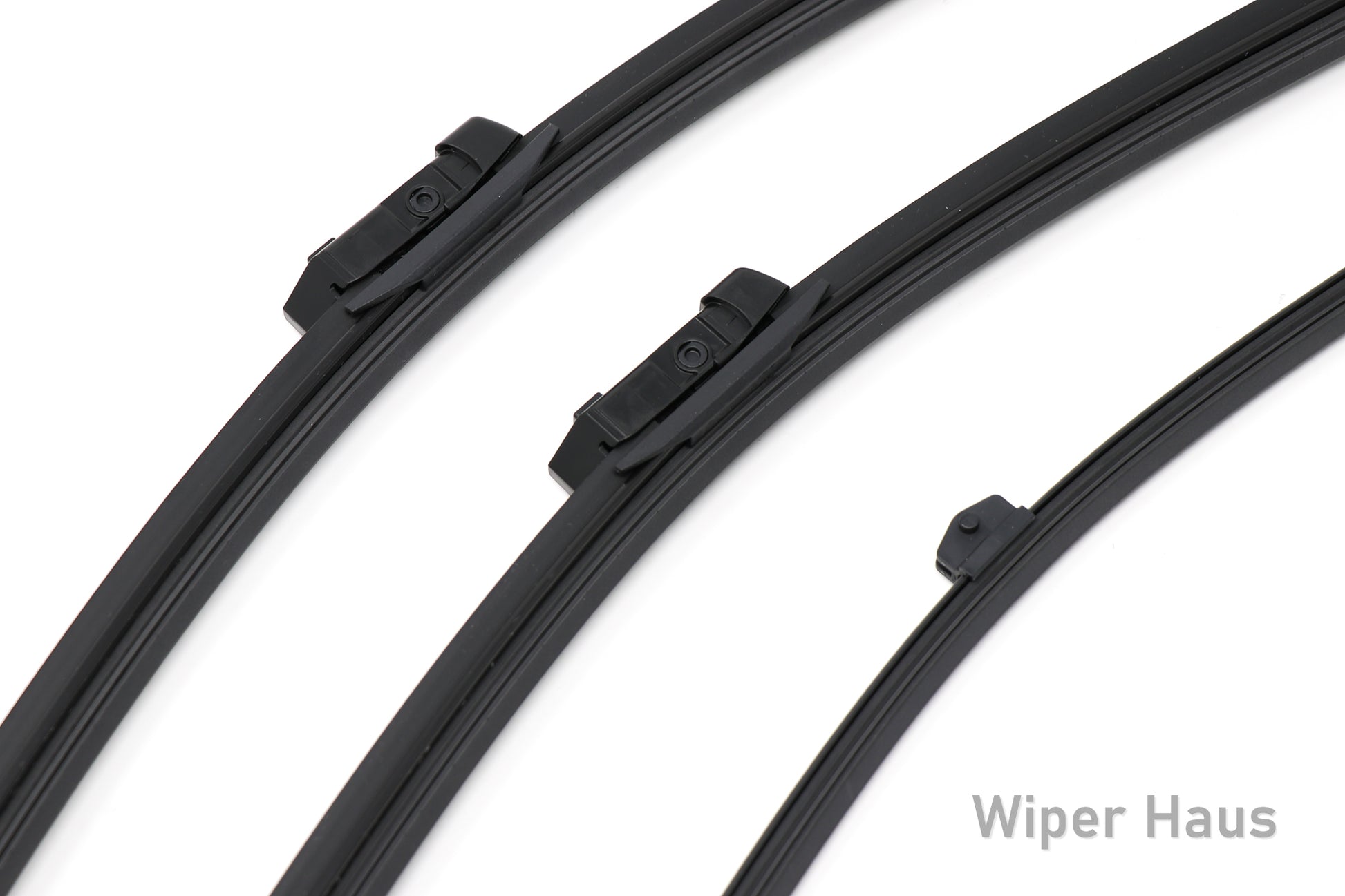 2 bosch aerotwin front wiper blades and 1 bosch rear wiper blade on white background