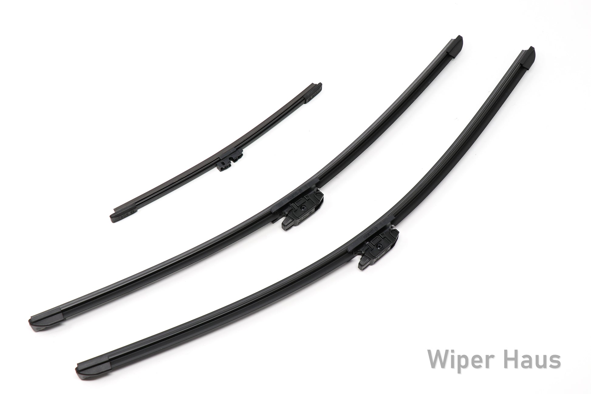 2 bosch aerotwin front wiper blades and 1 bosch rear wiper blade on white background