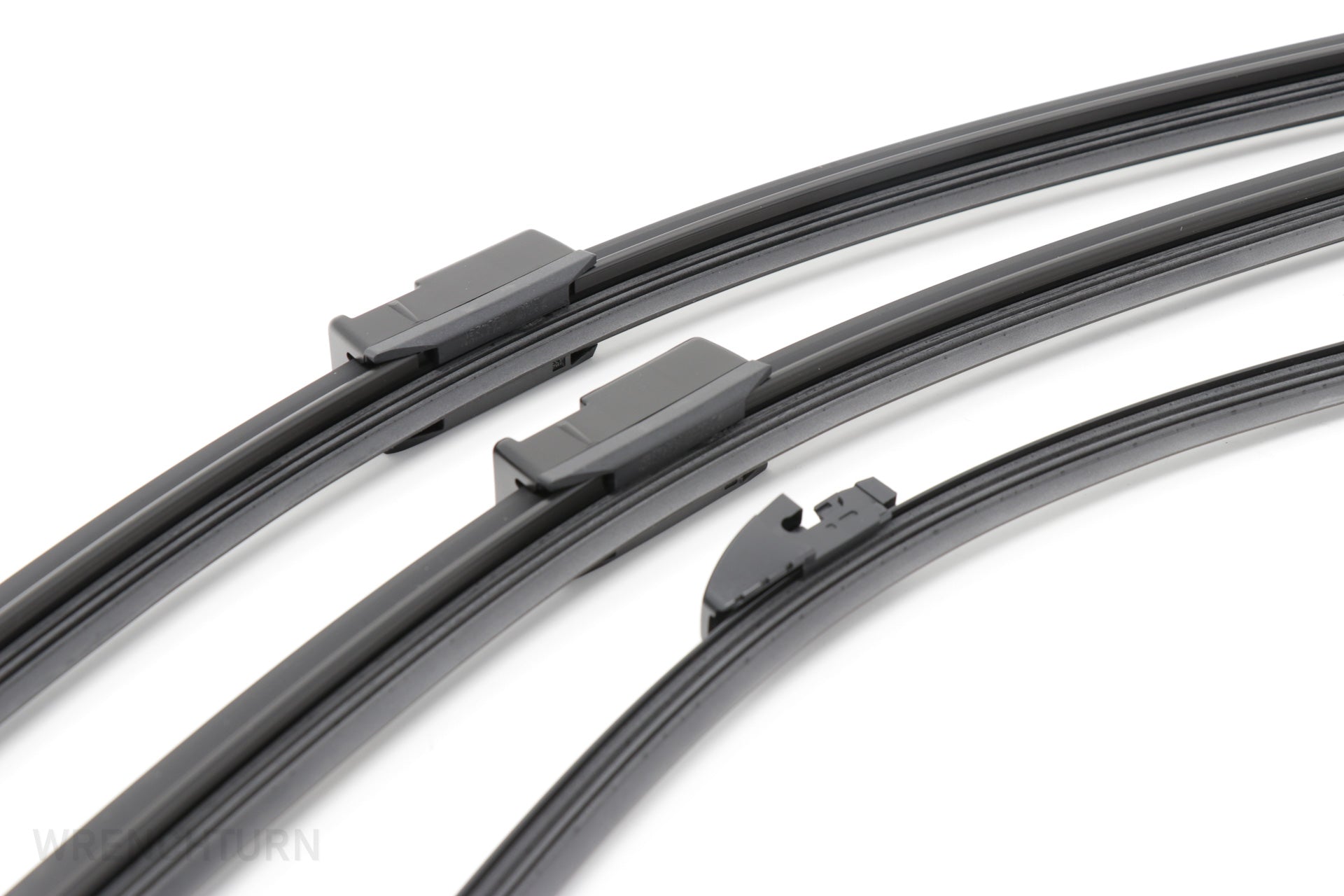 2 bosch aerotwin front wiper blades and 1 bosch rear wiper blade on white background