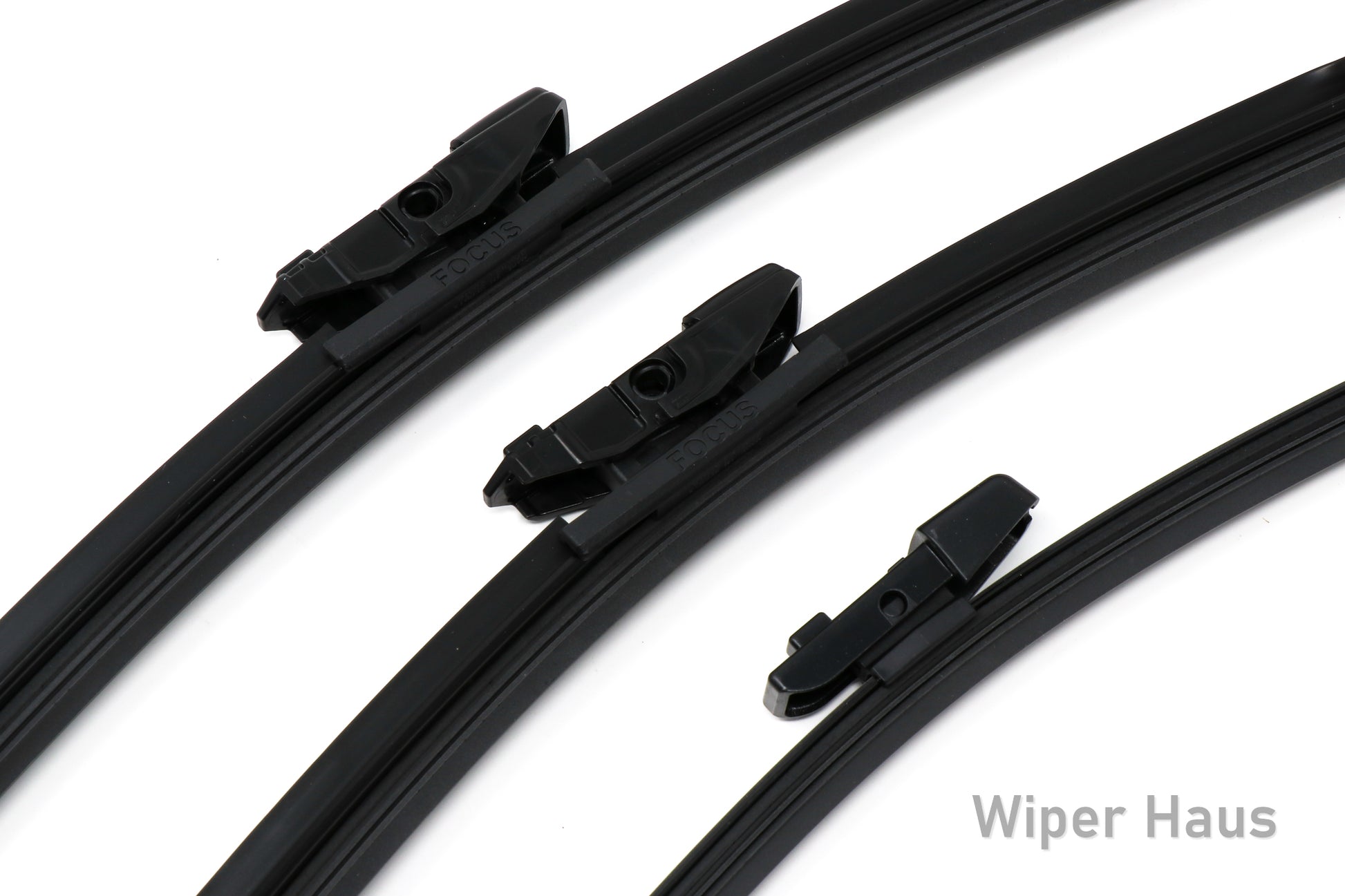 Detail view of Bosch FOCUS front and rear wiper blades