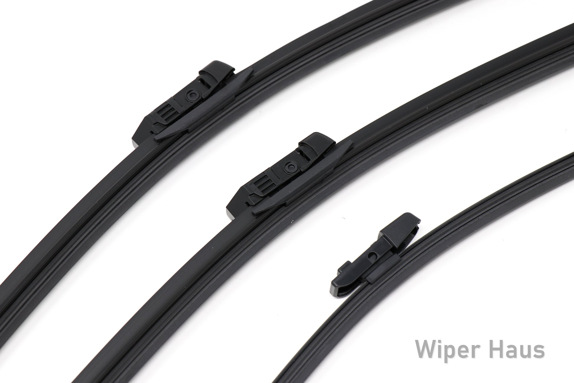 2 bosch aerotwin front wiper blades and 1 bosch rear wiper blade on white background
