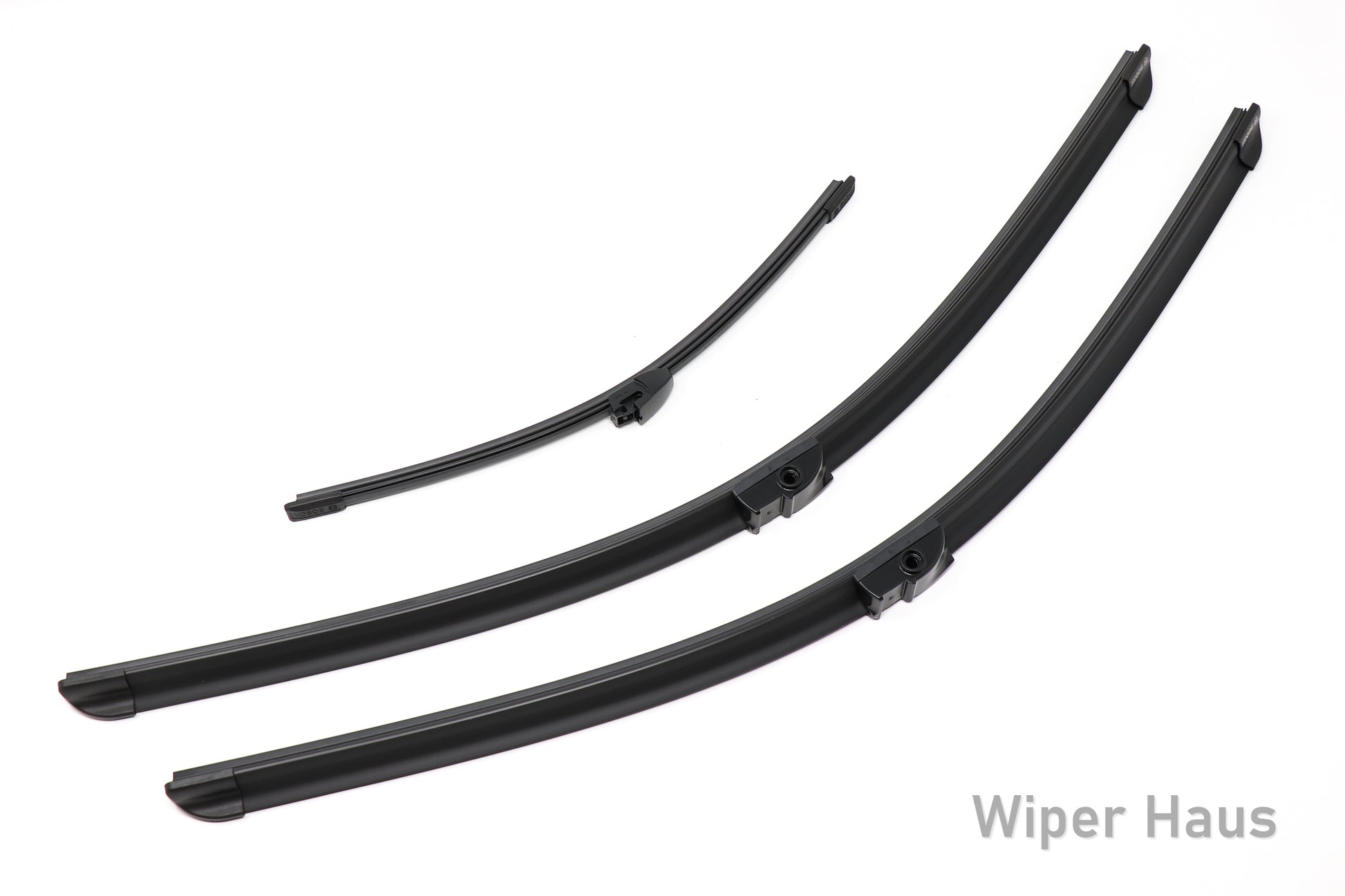 2 bosch aerotwin front wiper blades and 1 bosch rear wiper blade on white background