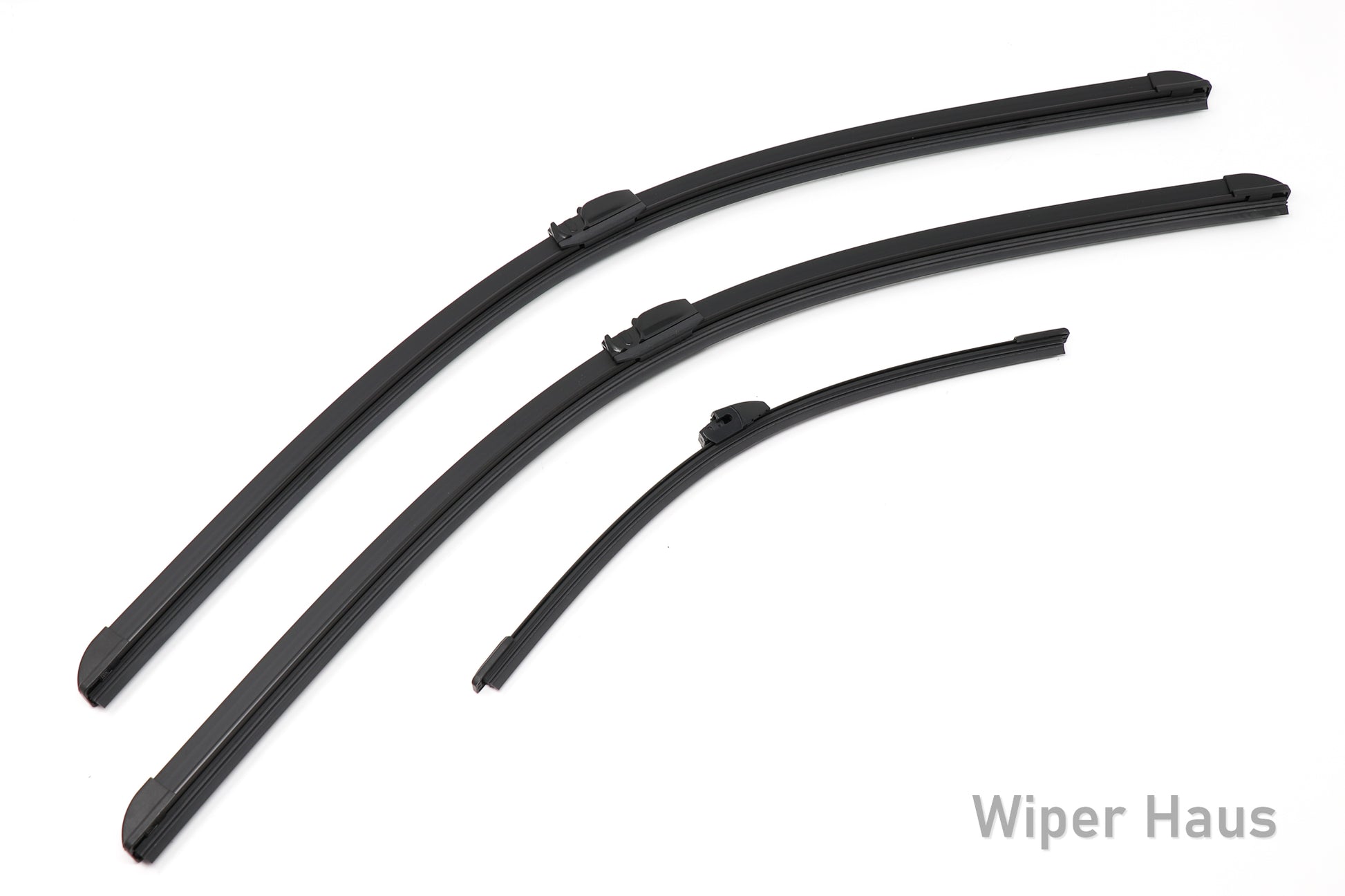 2 bosch aerotwin front wiper blades and 1 bosch rear wiper blade on white background