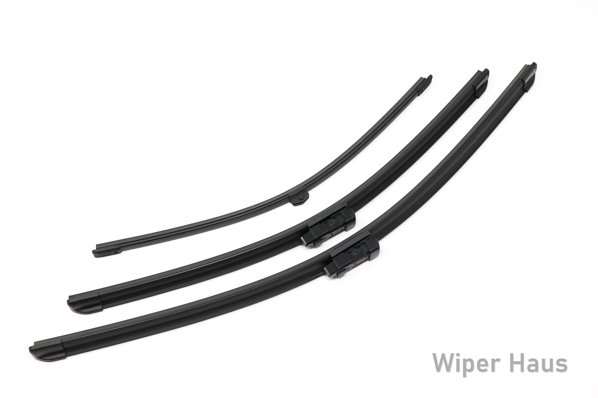 2 bosch aerotwin front wiper blades and 1 bosch rear wiper blade on white background