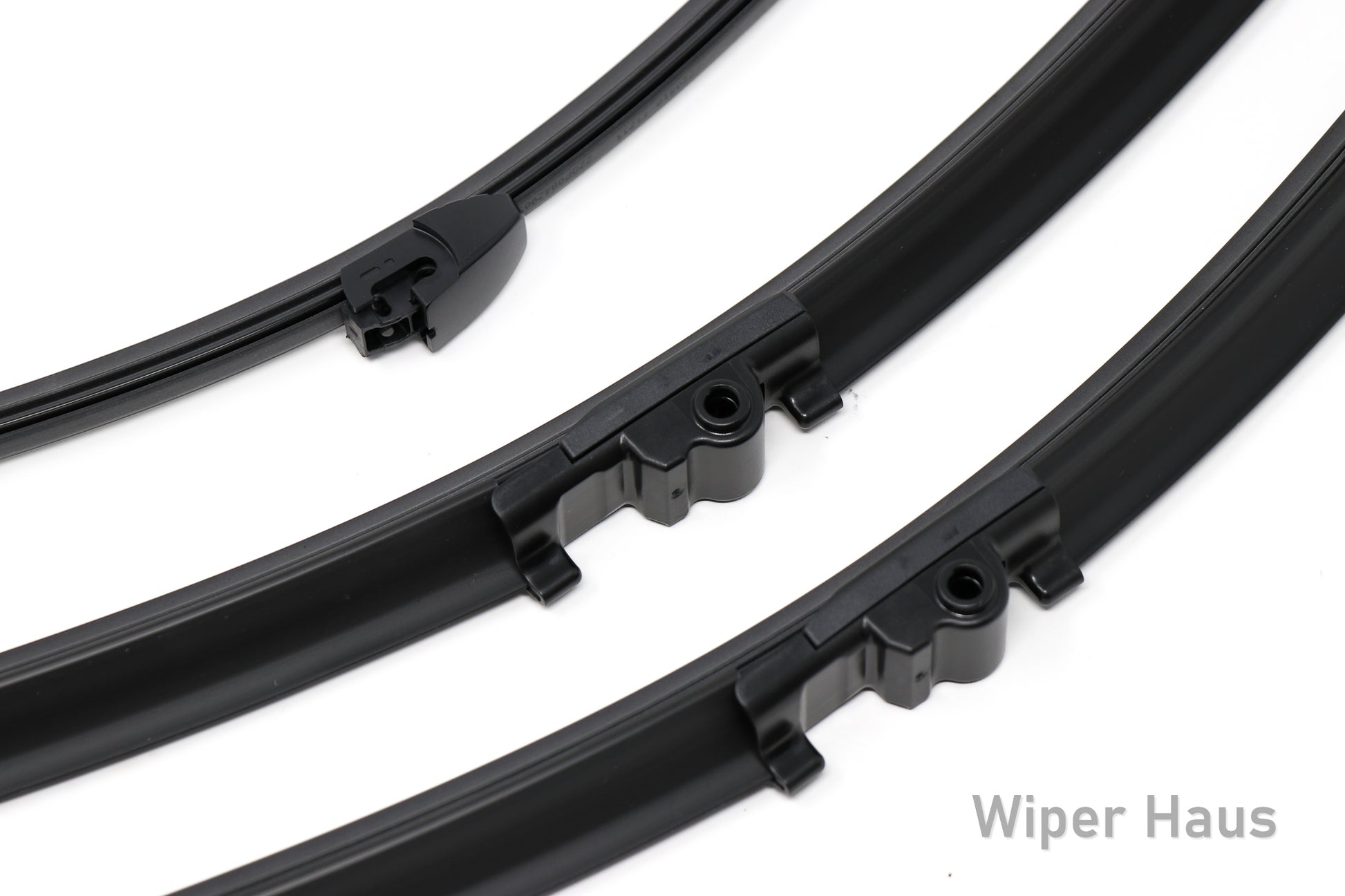 2 bosch aerotwin front wiper blades and 1 bosch rear wiper blade on white background