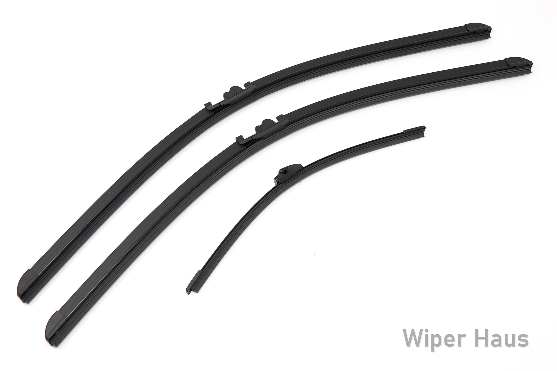2 bosch aerotwin front wiper blades and 1 bosch rear wiper blade on white background