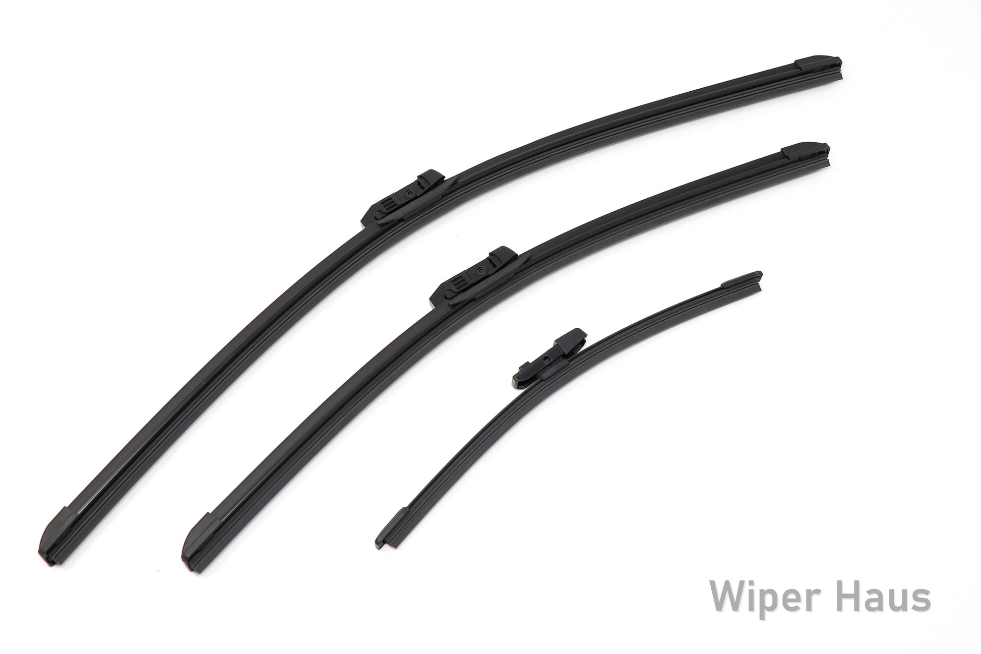 2 bosch aerotwin front wiper blades and 1 bosch rear wiper blade on white background