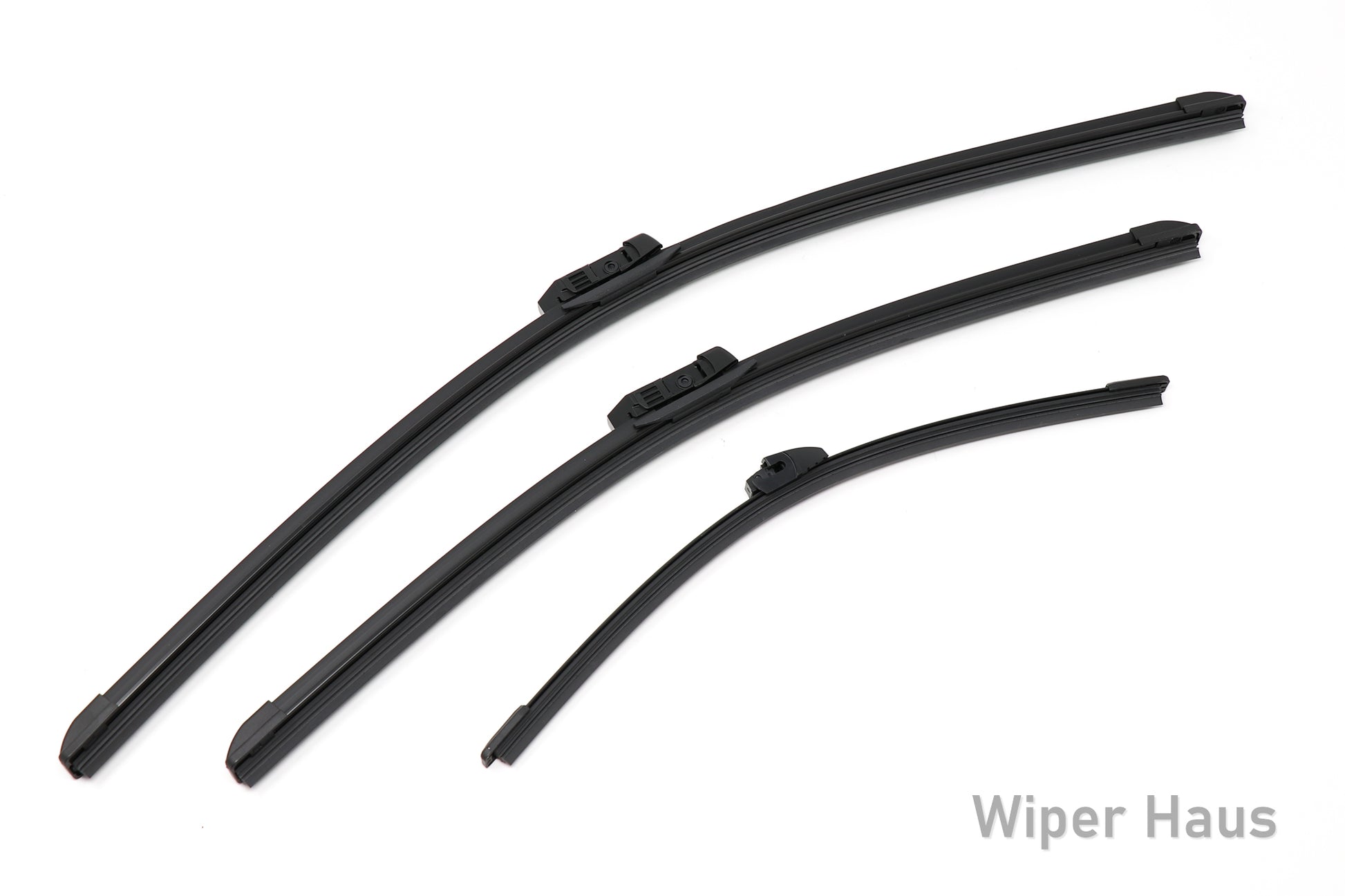 2 bosch aerotwin front wiper blades and 1 bosch rear wiper blade on white background