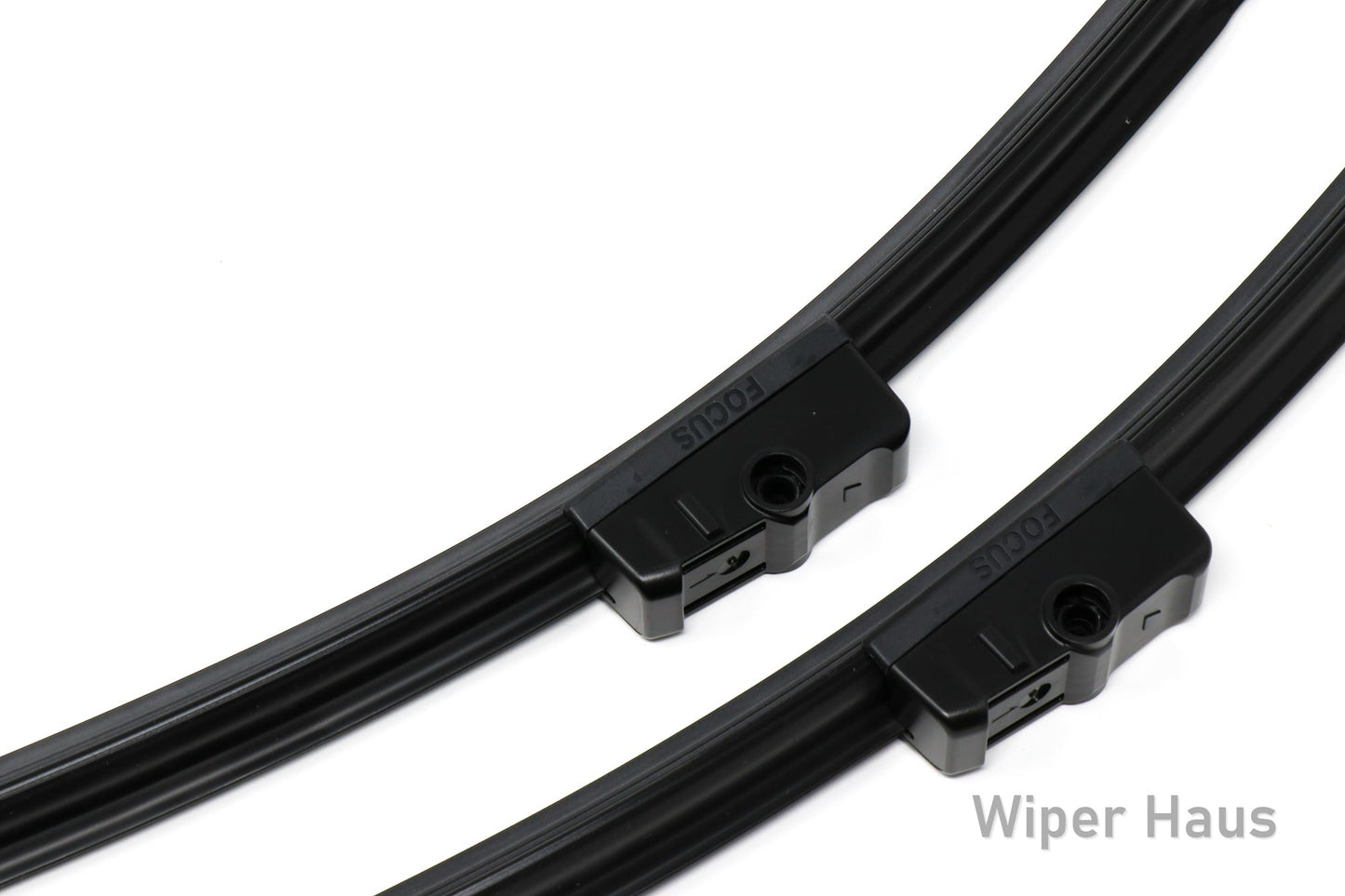 Detail view of Bosch FOCUS front wiper blades 