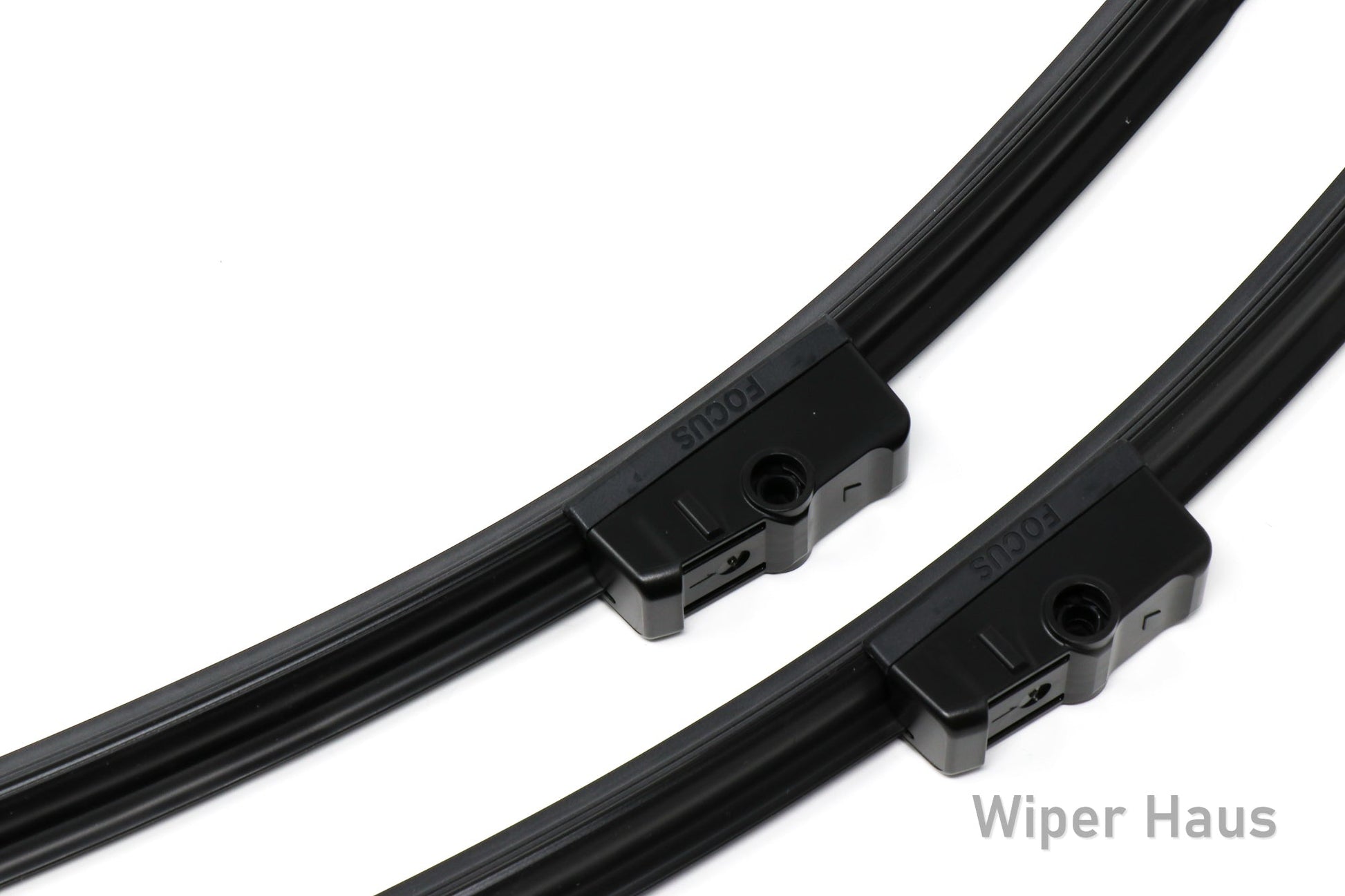 Detail view of Bosch FOCUS front wiper blades 