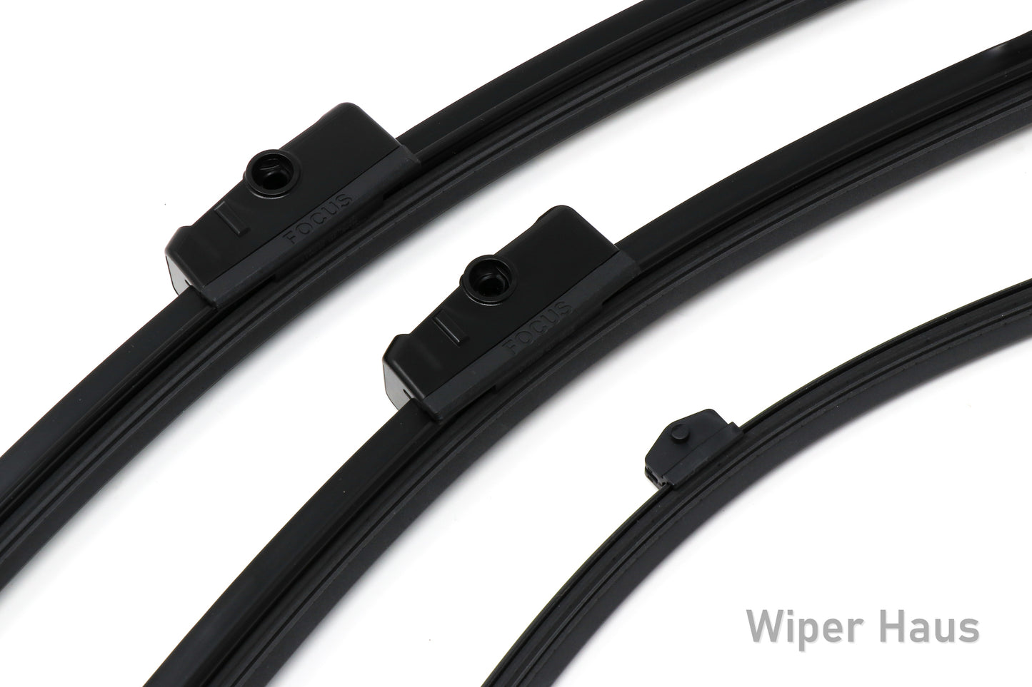 Detail view of Bosch FOCUS front and rear wiper blades 