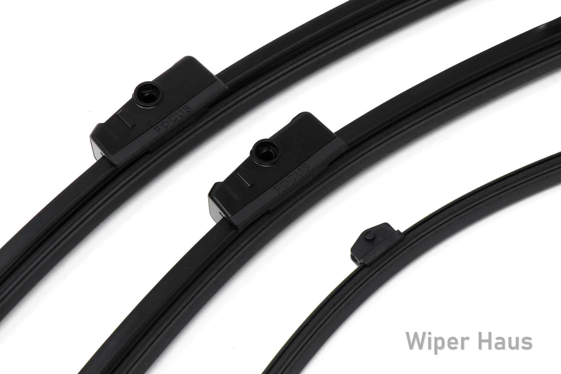 Detail view of Bosch FOCUS front and rear wiper blades 