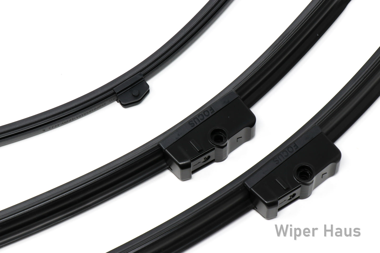 Detail view of Bosch FOCUS front and rear wiper blades 