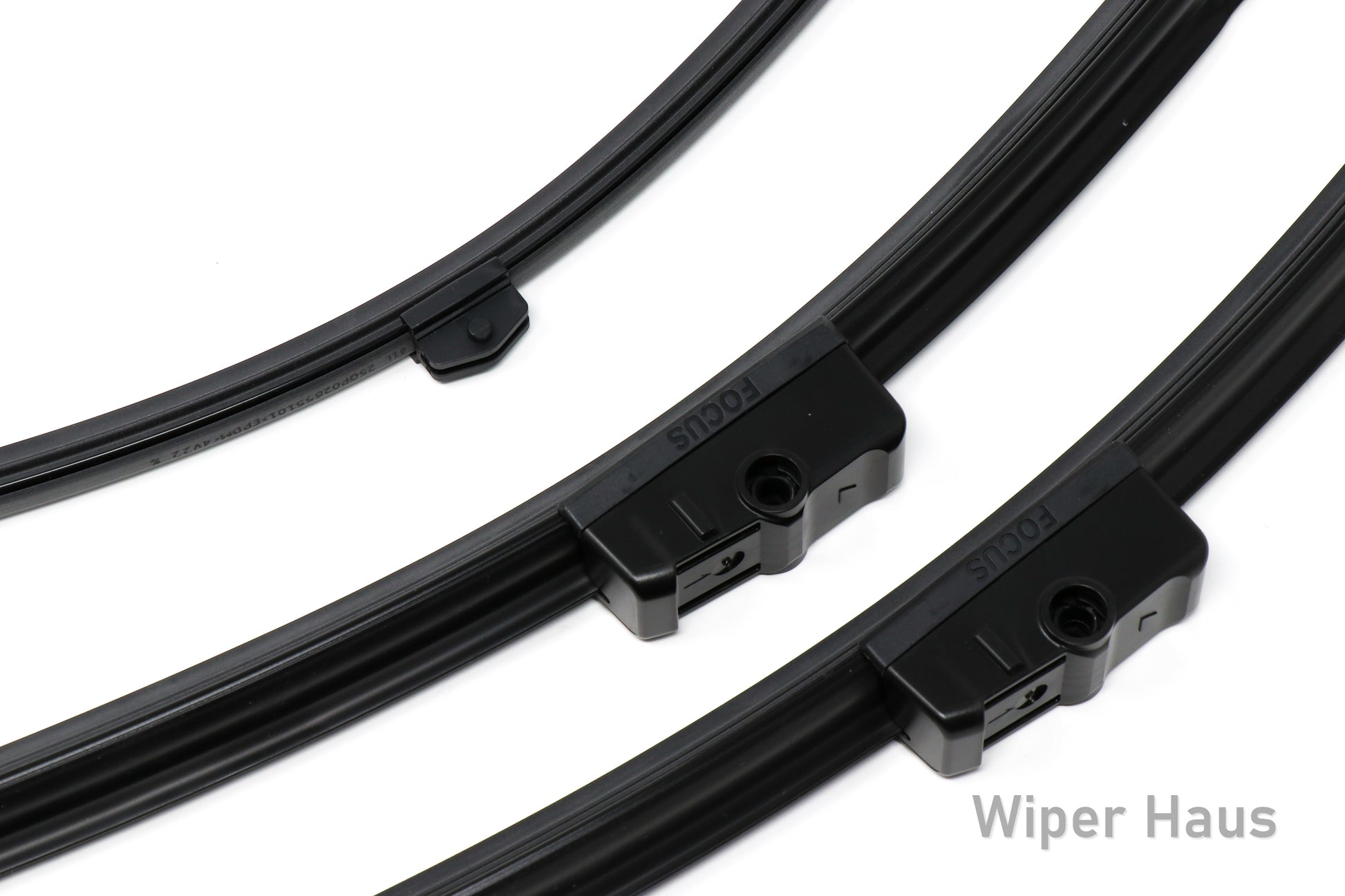 Detail view of Bosch FOCUS front and rear wiper blades 