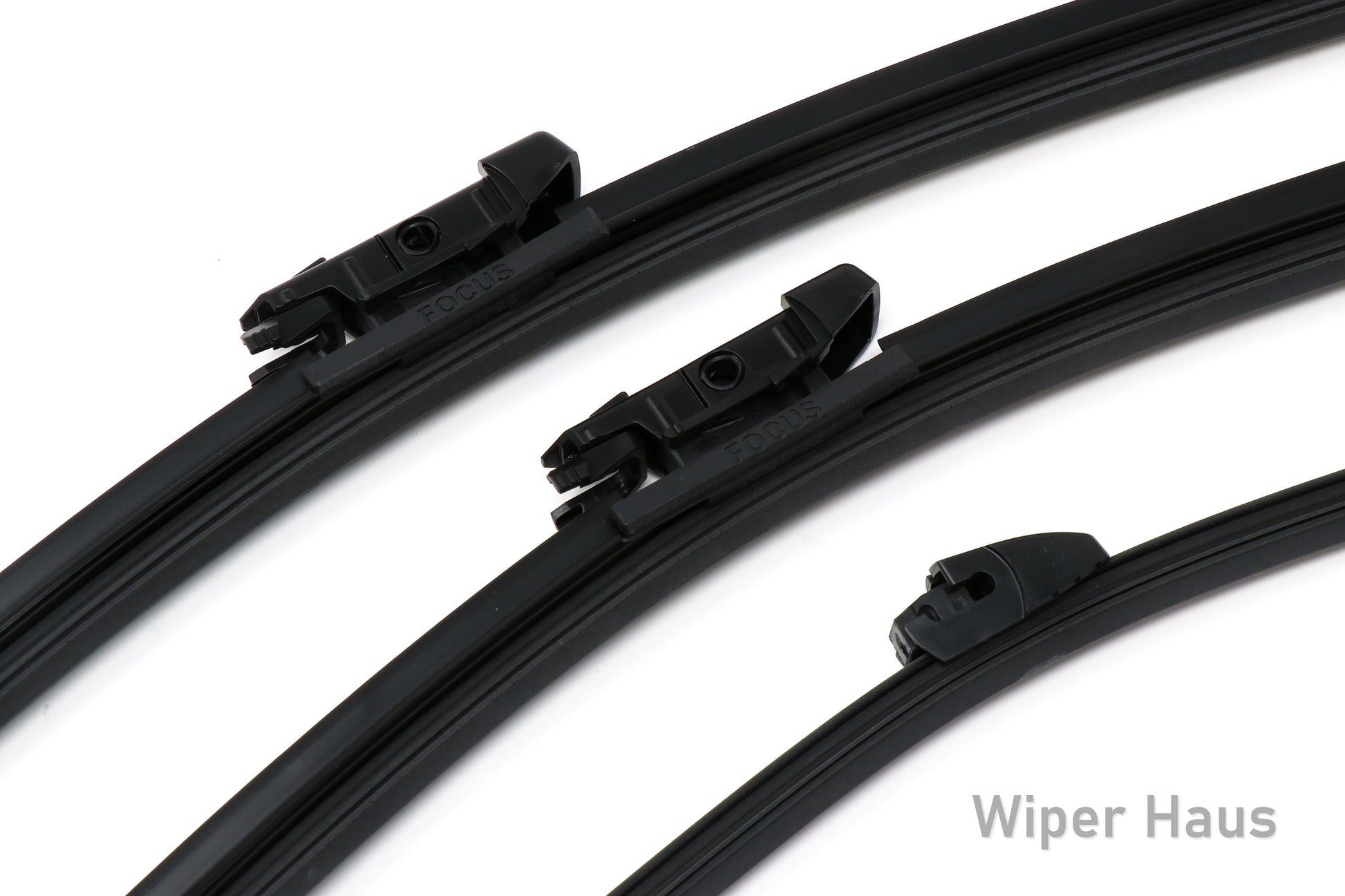Detail view of Bosch FOCUS front and rear wiper blades 