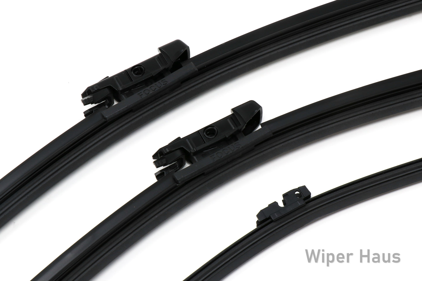 Detail view of Bosch FOCUS front and rear wiper blades 