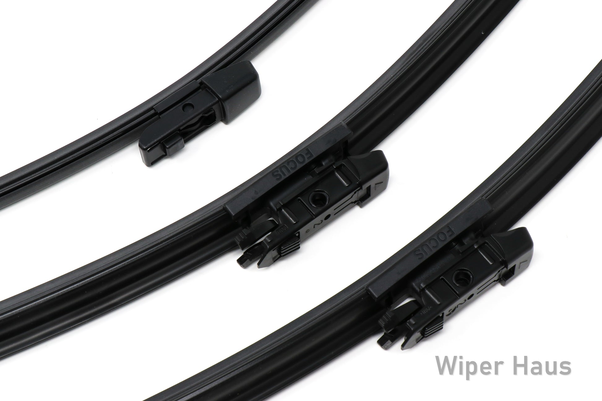Detail view of Bosch FOCUS front and rear wiper blades 