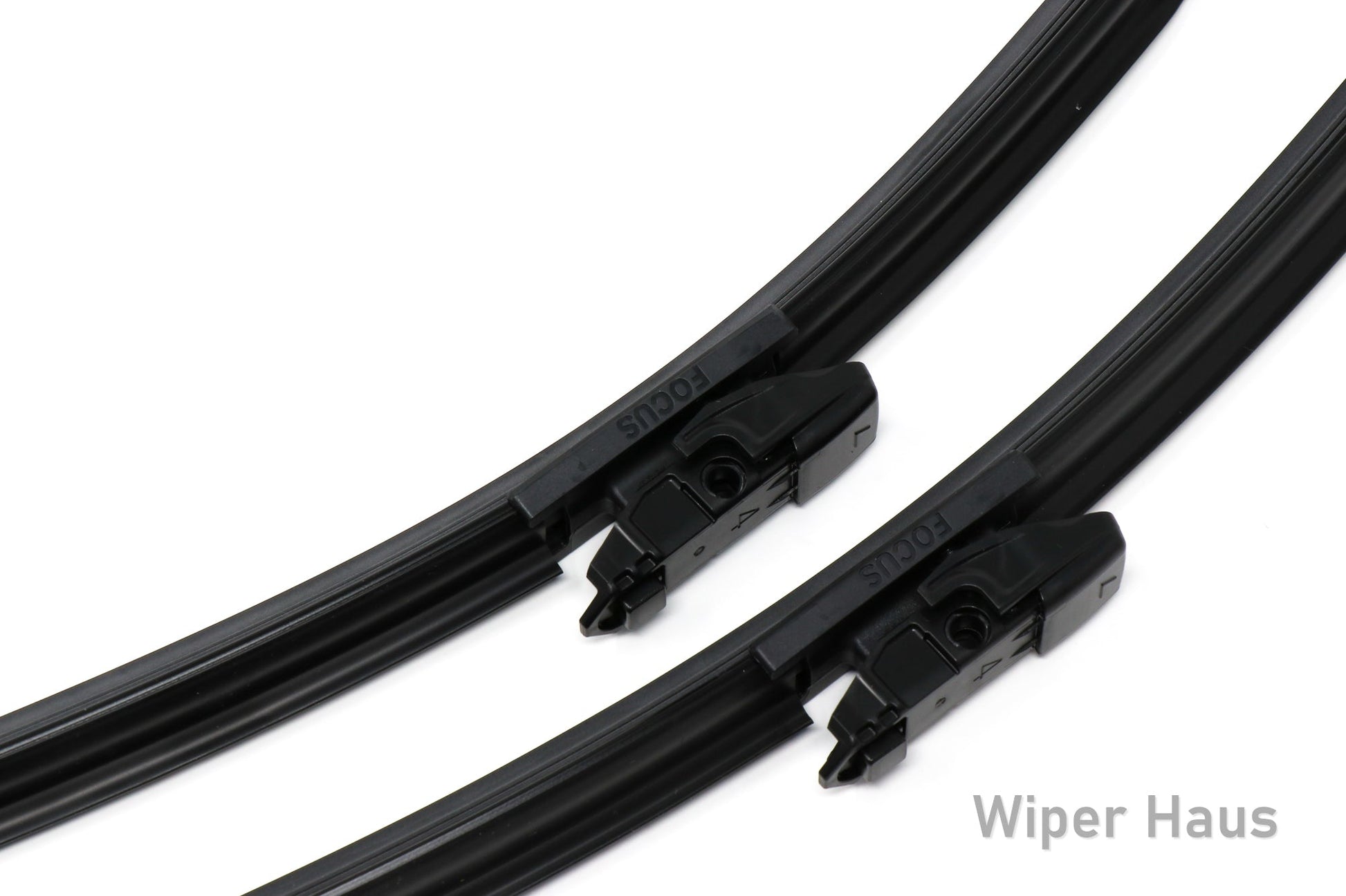 Detail view of Bosch FOCUS front wiper blades 