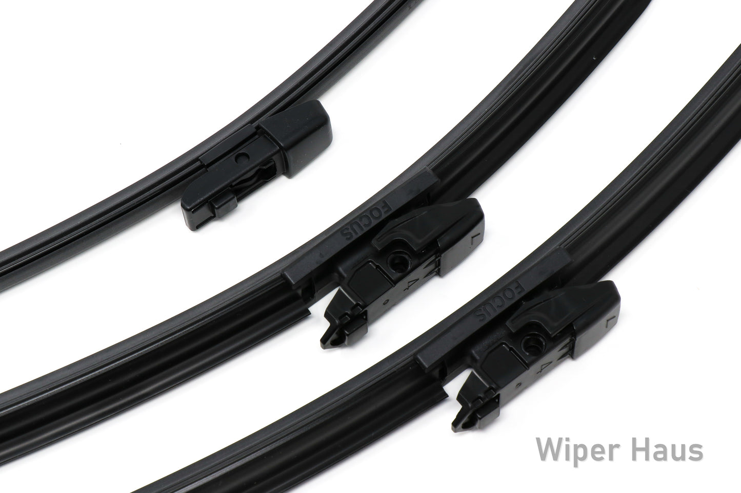 Detail view of Bosch FOCUS front and rear wiper blades 