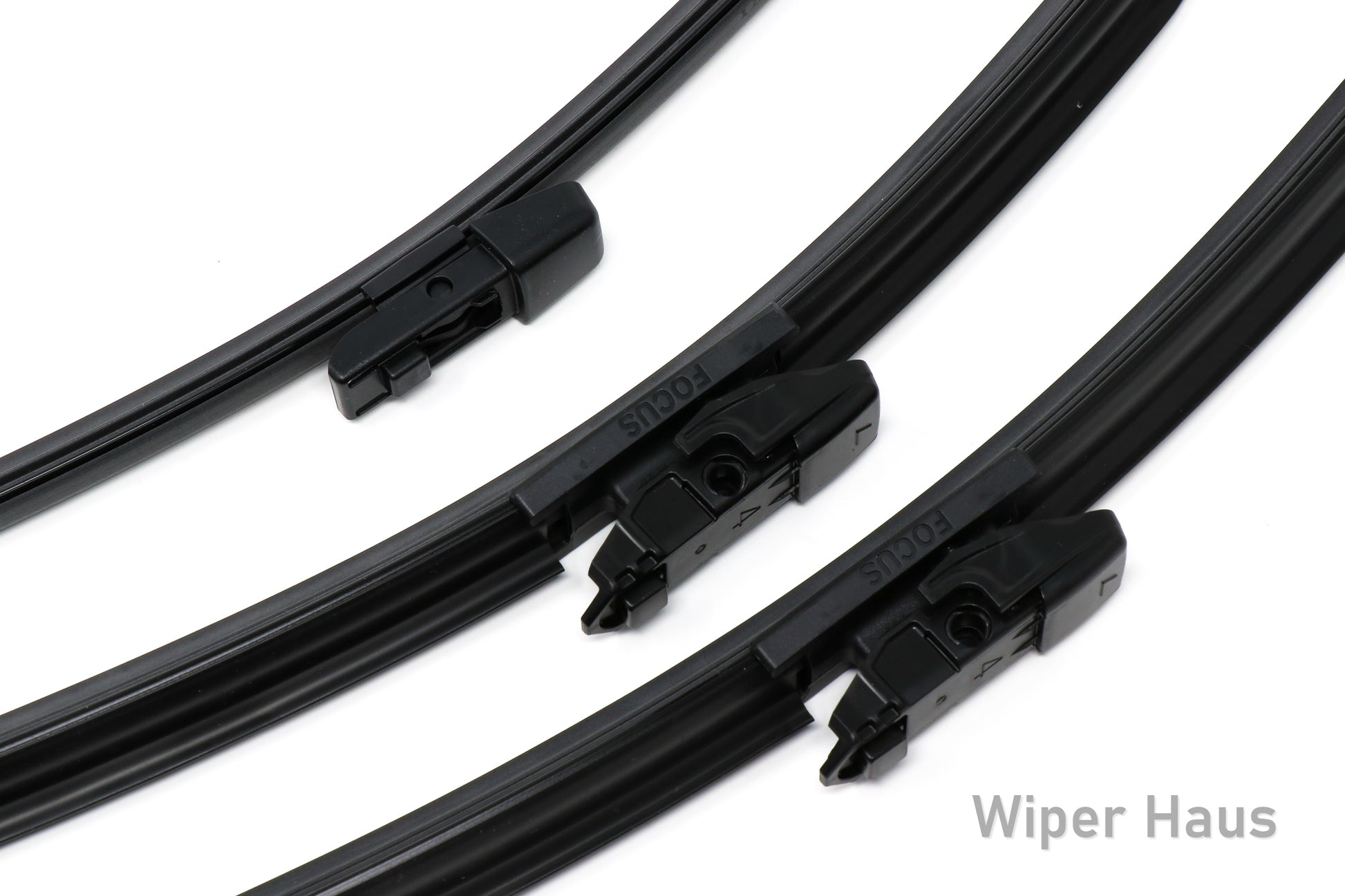Detail view of Bosch FOCUS front and rear wiper blades 