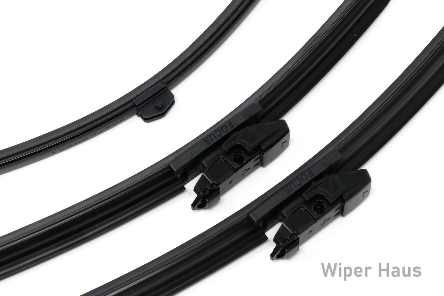 Detail view of Bosch FOCUS front and rear wiper blades 