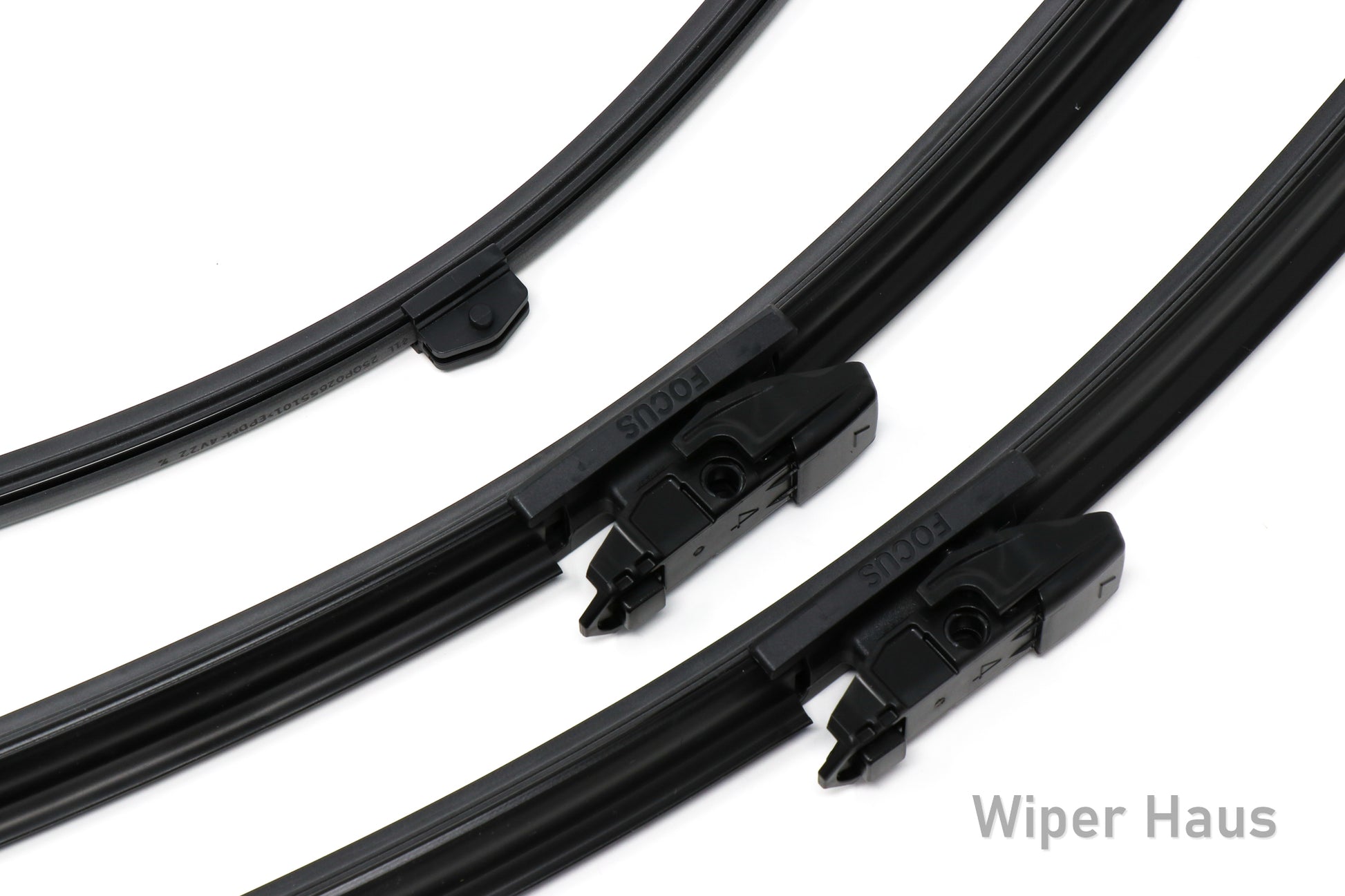 Detail view of Bosch FOCUS front and rear wiper blades 
