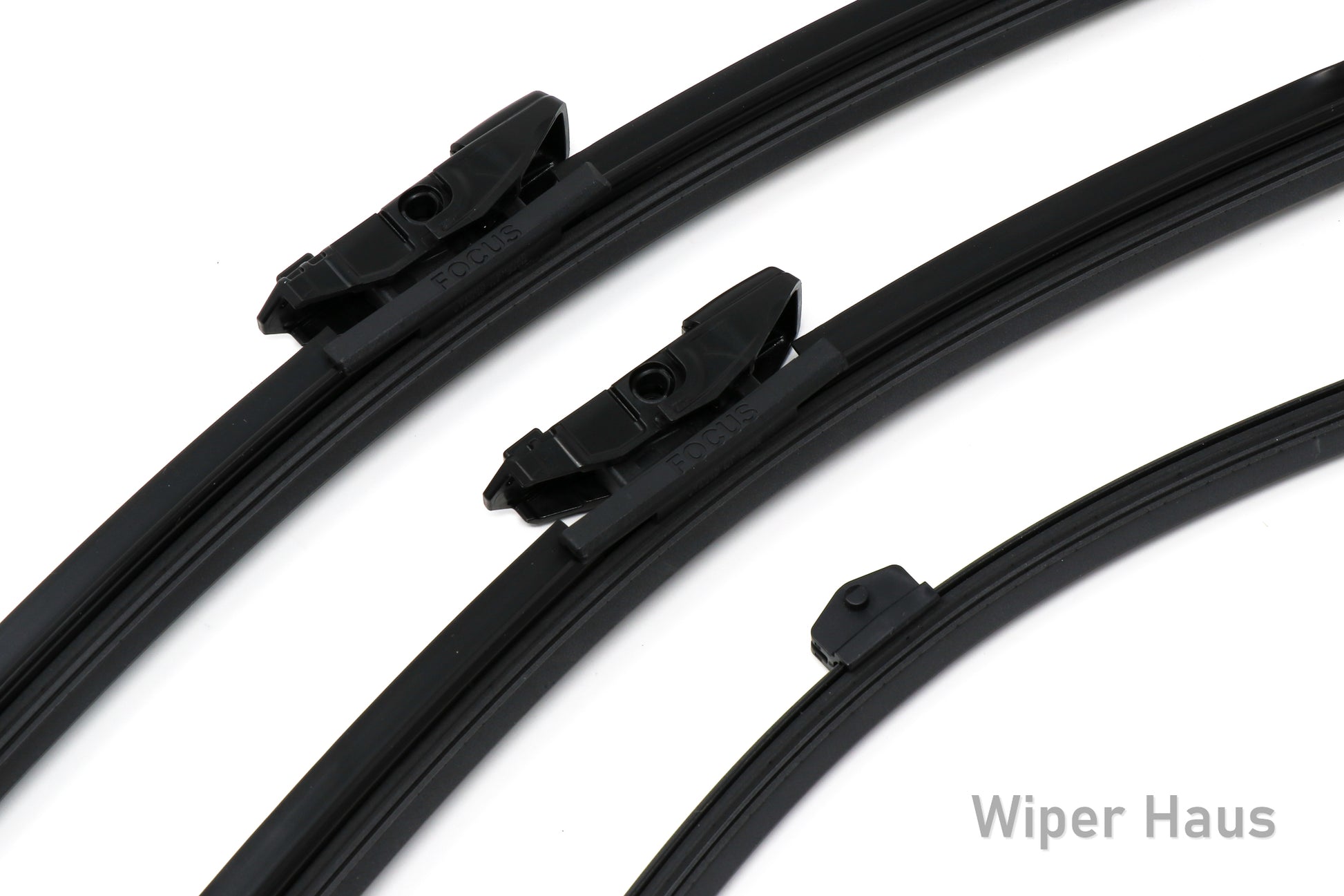 Detail view of Bosch FOCUS front and rear wiper blades 