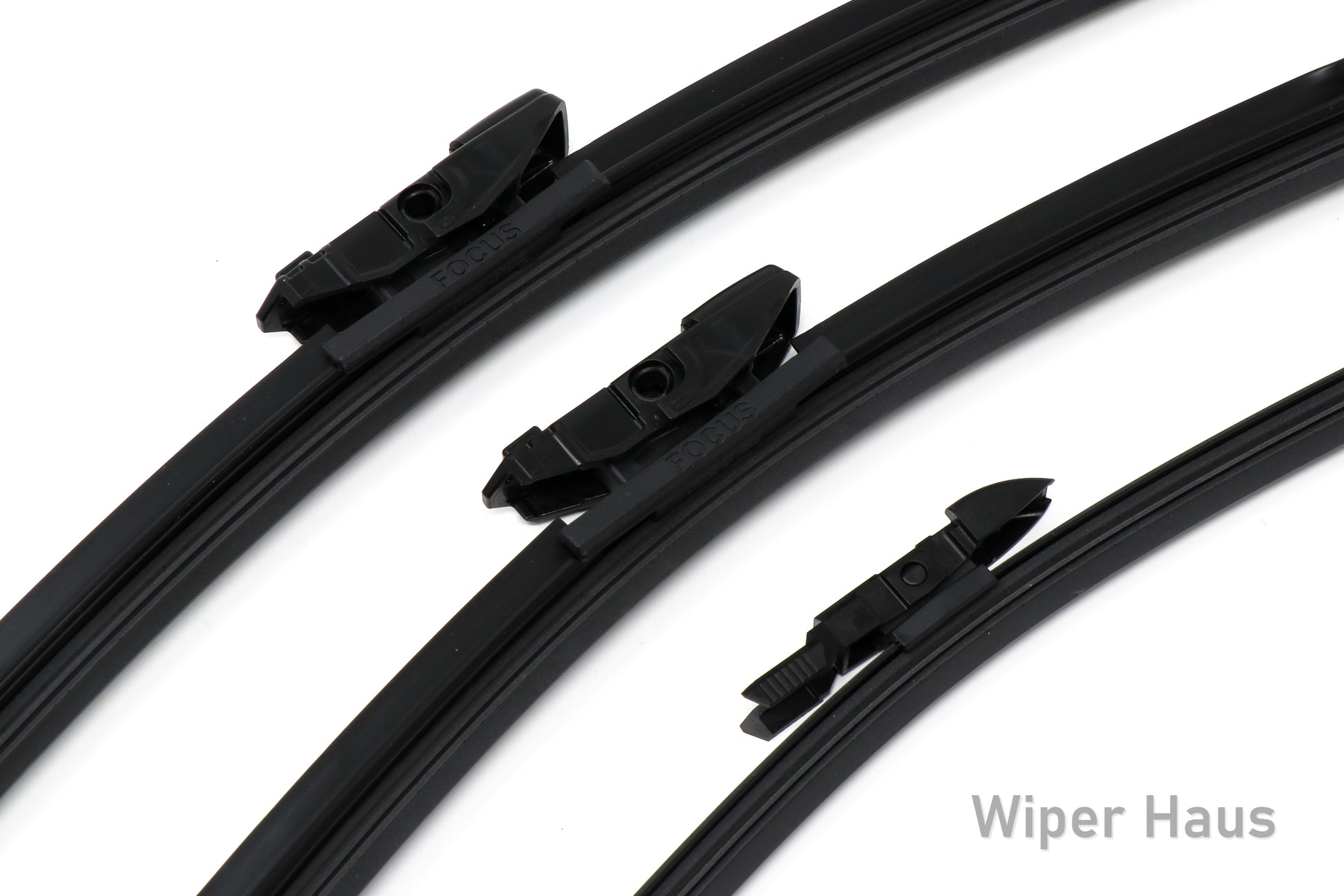 Detail view of Bosch FOCUS front and rear wiper blades 