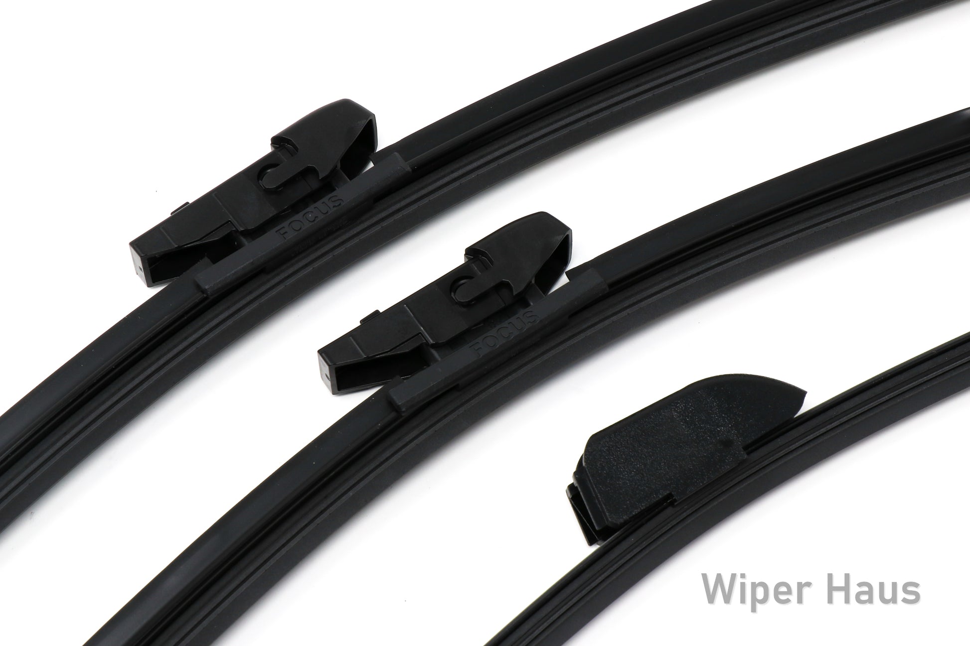 Detail view of Bosch FOCUS front and rear wiper blades 
