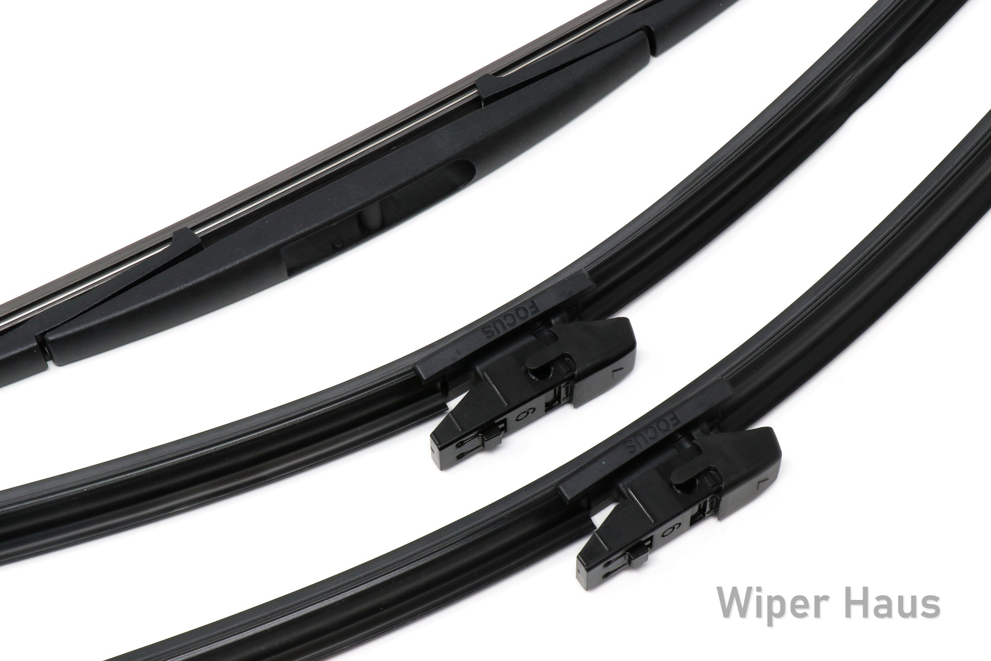 Detail view of Bosch FOCUS front and rear wiper blades 