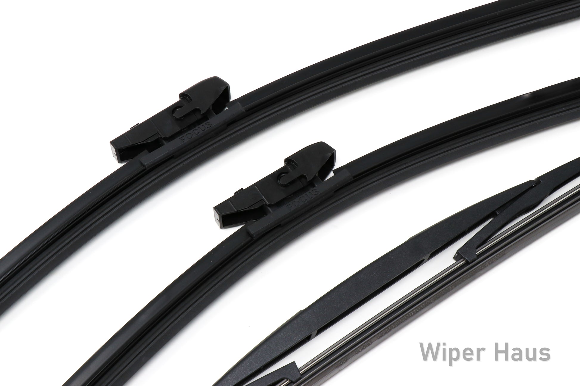 Detail view of Bosch FOCUS front and rear wiper blades 